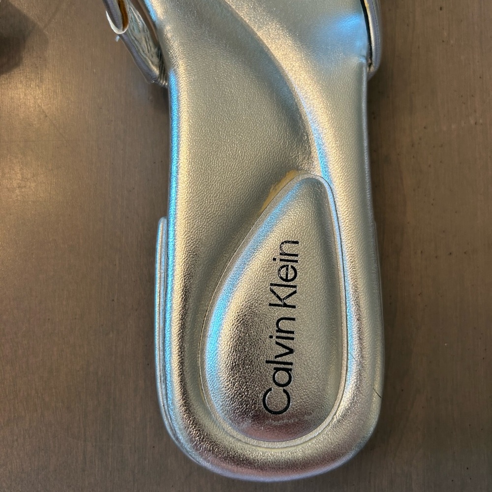 NWT. Calvin Klein Women's Silver & Gold Tianela Flat Slide Sandals Sz 7M No Box - Picture 8 of 12